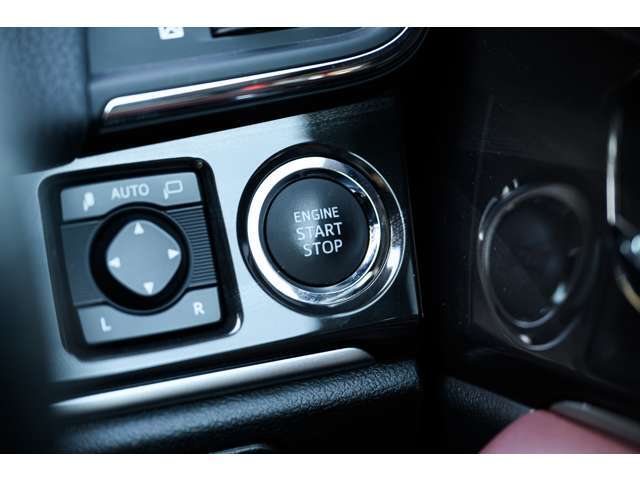 運転席の各種スイッチ類。安全補助装置など、わからない部分ございましたら、丁寧に説明いたします。安心してお乗りだし可能ですよ♪