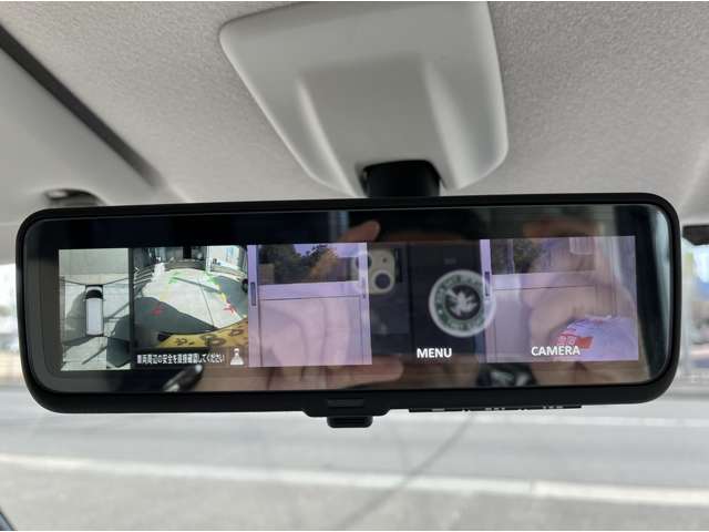 室内ミラーは必須のデジタルインナーミラーを採用！夜間走行中でも後方確認はバッチリです！
