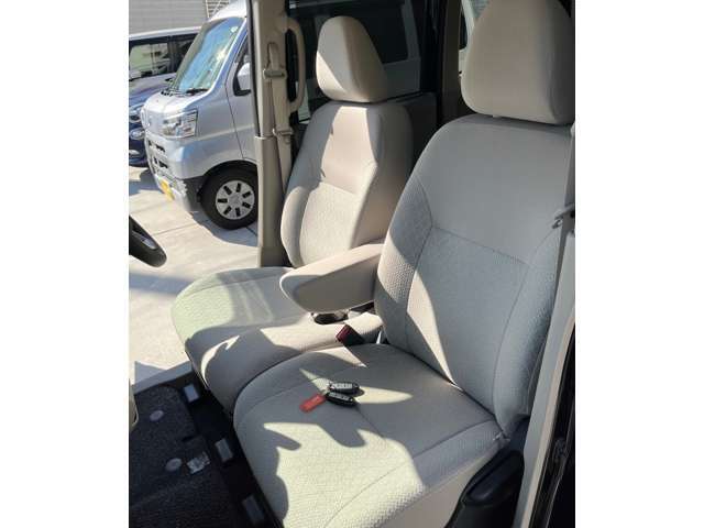 徹底清掃、徹底消臭でシートも綺麗です！