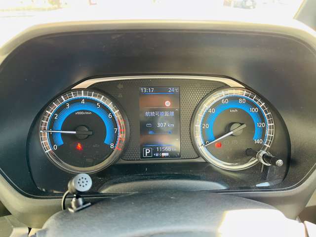 スポーティーなメーターパネル。スピードメーター、タコメーター、車両情報が一度に見られるマルチスタイル♪ドライビングに必要な情報がひと目で分かるデザインです！