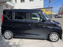 車検も受けたばかりでたっぷり2年近く残っています。高年式低走行車、人気カラーのブラックマイカ。ハイブリッド車なので燃費も良く、両側スライドドア＆片側電動スライドで便利です！