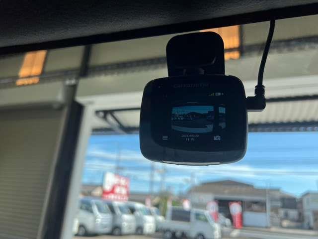 【外装クリーニング】どのような用途であっても、ご購入いただくお車は綺麗にお渡ししたい。そんな思いで外装のクリーニング、磨き作業などを施したお車の綺麗さも専門館の魅力です！