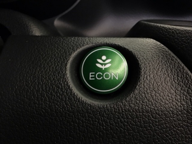 エンジンやエアコンなどを協調制御し燃費の向上に有効なECONスイッチ付きです！
