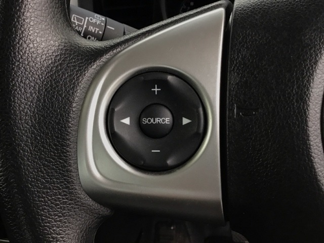 ステアリングスイッチ付きでハンドルを握ったまま、目を離さず様々な機器の操作が可能です！