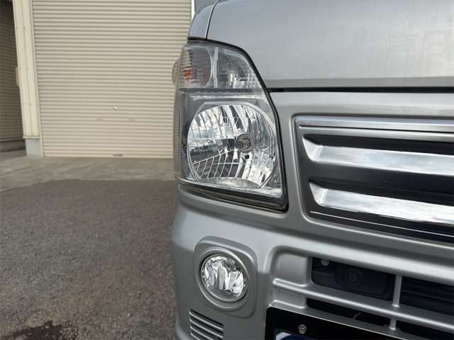 運転席側ヘッドライトです。反射してますね。( *´艸｀)