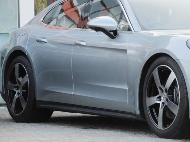 オプション：20インチPanamera　Designホイール