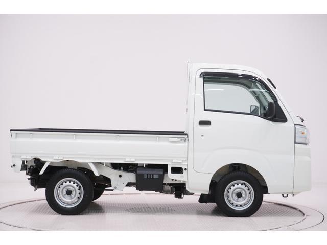 県内13店舗にて常時500台以上ダイハツ車を展示中です。見て、触って、納得のいく一台をぜひ見つけてください。