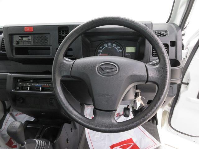 ダイハツのお店では、ダイハツ車を知り尽くしたプロフェッショナルが、専用の診断機器を使って各システムを点検しております。