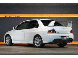 ご来店が難しいお客様にはLIVE商談でお車のご案内が可能です。詳細は店舗スタッフまでお問い合わせください。