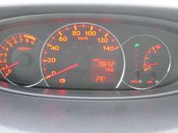 走行19642km♪当店の車両はすべて新車時保証書/整備記録簿が付帯してありますので安心してお求めください。