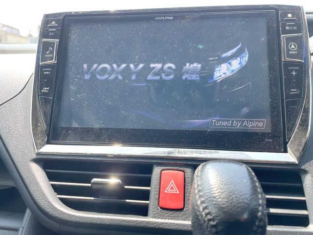 【BIG-Xナビ】人気の大画面BIG-Xナビを装備。専用設計で車内の雰囲気にマッチ！ナビ利用時のマップ表示は見やすく、テレビやDVDは臨場感がアップ！いつものドライブがグッと楽しくなります♪
