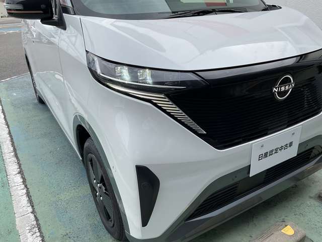 格好良いラインタイプのスモールランプに明るいLEDヘッドライト！
