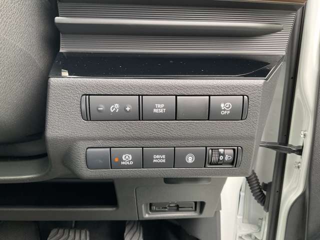 オートホールド機能やドライブモード変更スイッチ装備