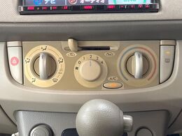 寒い冬も暑い夏も全席に快適な空調を届けてくれる、ダイヤル式エアコンを装備♪