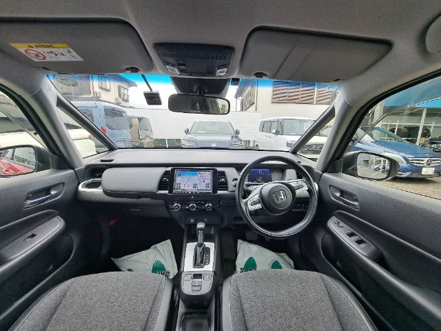 インパネ周りのお写真です。　視界が広く運転もしやすくなっております♪