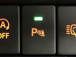 【クリアランスソナー】バンパーに付いたセンサーが障害物を検知！一定の距離に近づくとアラートで教えてくれます♪狭い駐車スペースや車庫入れ時も安心ですね☆