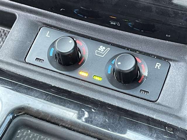 ◆商談ルームには「キッズスペース」を完備しています。DVD、ブロック、絵本、おままごとセット。お子様連れでも、ゆっくりとお車をお選びいただけます！