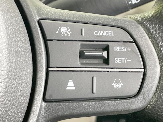 【アダプティブクルーズコントロール】高速道路での長距離走行が楽に！！自動で速度を保つクルーズコントロールが、衝突軽減システムと連携し、前方の車両を感知して車間を保つように速度調節してくれます！！