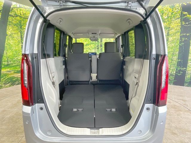 積み下ろしのしやすいデッキにはたっぷりと荷物を積み込んでいただけます。遊びから仕事まで、様々なシーンで頼れます♪