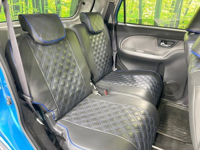 後部座席も気になるようなキズ・汚れやへたり等、大きなダメージはなく、良好な状態です。