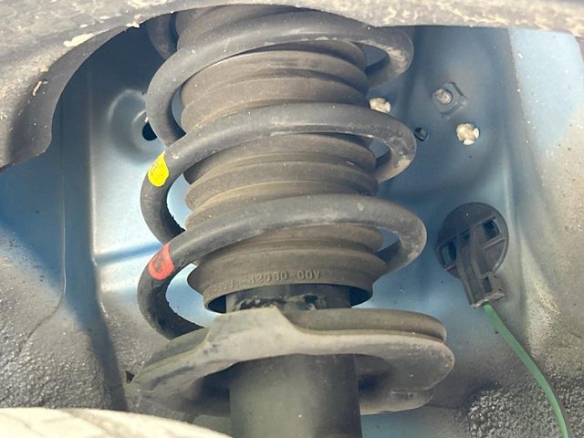 お車を安心してお乗りいただく為には、足回りの定期点検が欠かせません。サービスサポート（有償保証）では無料点検もご提供しており、安心のカーライフをお過ごしいただけるサポート体制が整っています。