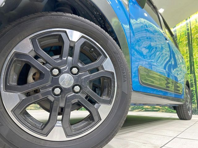 【純正15インチアルミホイール】外観にマッチした純正アルミホイールを装着しております。各種社外アルミホイールや、スタッドレスタイヤも取扱いしております。是非ご相談ください♪