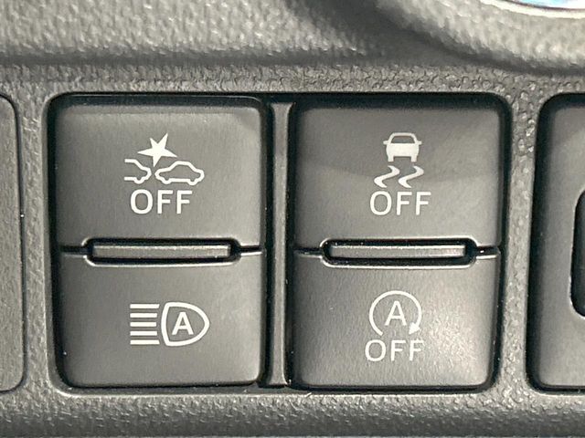 【スマートアシスト】走行中に前方の車両等を認識し、衝突しそうな時は警報とブレーキで衝突回避と被害軽減をアシスト。より安全にドライブをお楽しみいただけます。