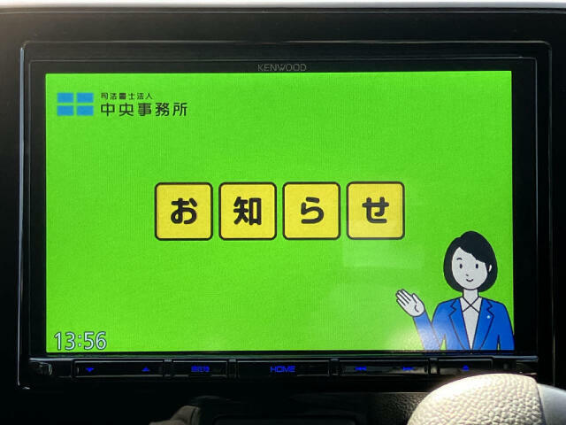 【当店のこだわり】入庫後のお車は選任スタッフによる細部清掃を実施しております。足回り、エンジンルーム、室内、室外を隅々まで綺麗にしております。展示車はピカピカです。全国配送も可能ですのでご相談下さい