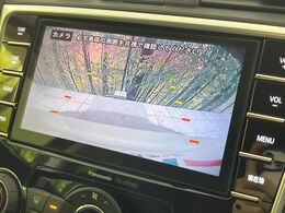 【バックカメラ】駐車時に後方がリアルタイム映像で確認できます。大型商業施設や立体駐車場での駐車時や、夜間のバック時に大活躍！運転スキルに関わらず、今や必須となった装備のひとつです！