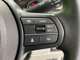 【アダプティブクルーズコントロール】高速道路での長距離走行が楽に！！自動で速度を保つクルーズコントロールが、衝突軽減システムと連携し、前方の車両を感知して車間を保つように速度調節してくれます！！