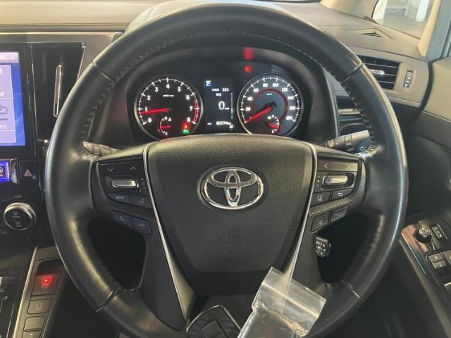 WECARSの展示場では実際に見て、触ってお車をお選びいただけます！知識の豊富な営業スタッフが様々なカーライフをご提案いたします！