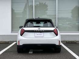 安心のネットワーク。全国148カ所（2025年2月現在）のMINI正規ディーラーのサービスセンターで整備・保証修理を受けることができます。