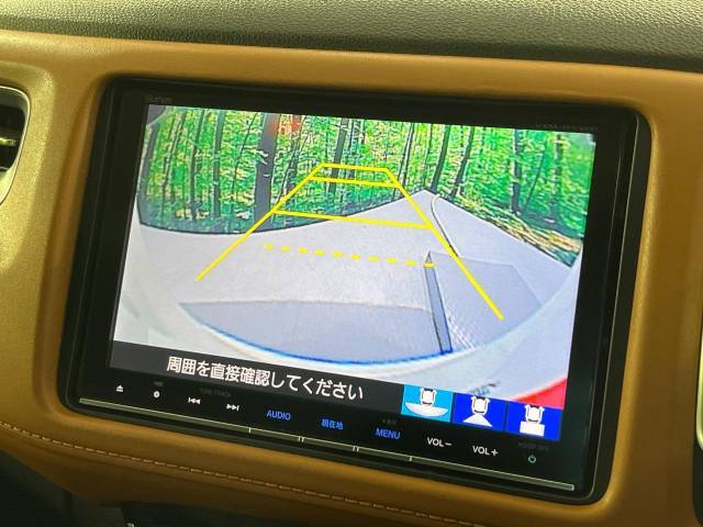 【バックカメラ】駐車時に後方がリアルタイム映像で確認できます。大型商業施設や立体駐車場での駐車時や、夜間のバック時に大活躍！運転スキルに関わらず、今や必須となった装備のひとつです！