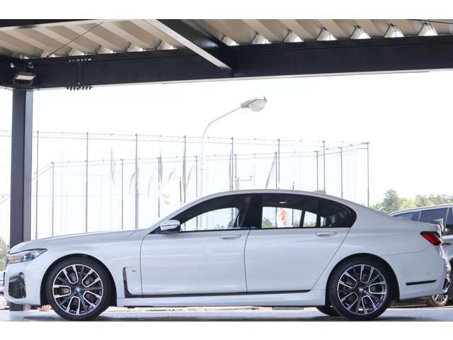 走行距離13，000キロ未満！人気のブラックレザー！内外装共にコンディション良好な『BMW　740i　Mスポーツ』が入庫しましたのでご紹介致します！