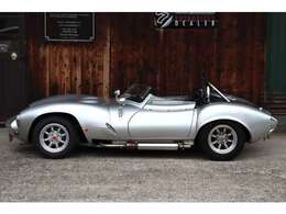 レーシングモデルであるG4R用に製作されたワイドリヤクラムシェルとトレバーウォークレットの息子マーク・ウォークレットがG4R用に製作したレーシングスクリーンを装着したG4R仕様となります。