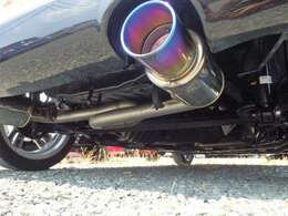 ロッソモデロのスポーツマフラー付き！