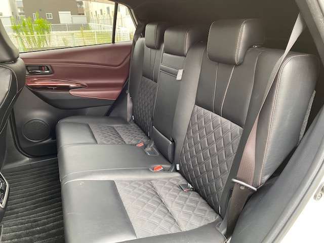 お客様に隅々まで見ていただけるよう展示車両は常に綺麗に仕上げております！お客様のご来店、スタッフ一同心よりお待ち申し上げます。