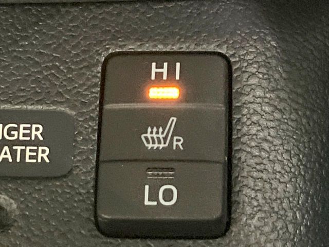 【シートヒーター】寒い日に重宝するシートヒーター！エアコンより早く温まってくれるので寒がりの人も安心ですね♪エアコンの温風は乾燥するから苦手、という方にもをおすすめです。