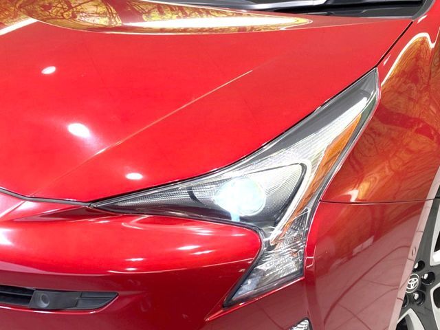 【LEDヘッドライト】悪天候や夜間走行時も良好な視界を確保し安心して運転できる高輝度LEDヘッドライトを装備！点灯速度が早く、消費電力も抑えられています。