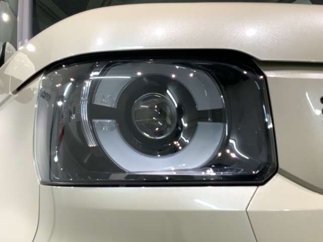 LEDヘッドライトは、点灯の瞬間から最大光量を発揮し、突然暗くなるトンネルなどでの安定感を高めます。