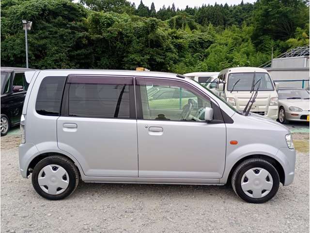 155/65R13とこの世代の系であればごく普通のタイヤサイズです。MR61とか見たことない変な銘柄履いているなぁと思ったらオートバックス専売タイヤでした…。このサイズでタイヤに気を使う方は普通いないですもんね…