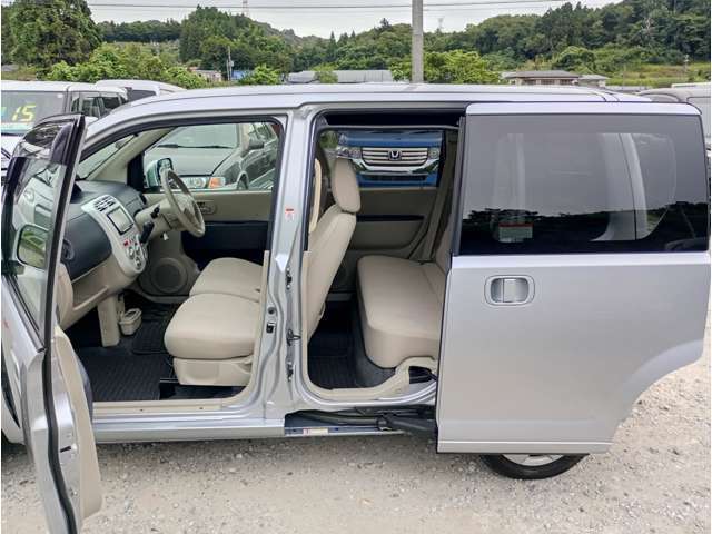 背の低い車でスライドドアというのはもう一般的には需要がないのかもしれませんが昔からの駐車場で天井側の空間に制限があったり、ふらつくのが嫌でタントやNBOXみたいな車は嫌じゃというところに一定需要があります