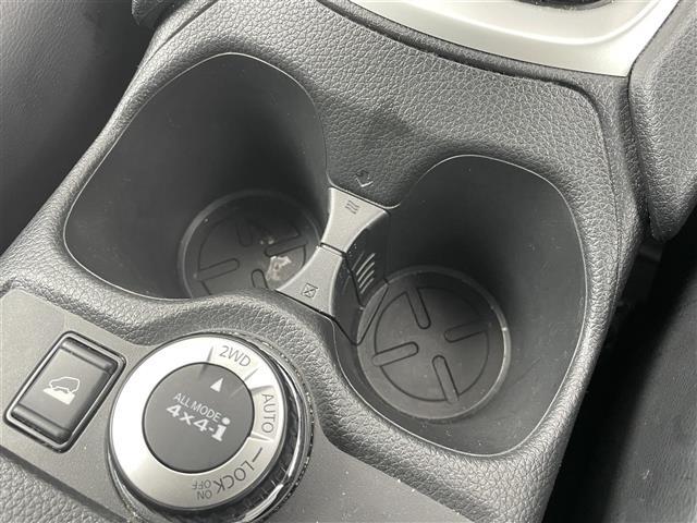 【ドリンクホルダー】長時間のドライブを快適に過ごすために、必須の車内アイテムですね。
