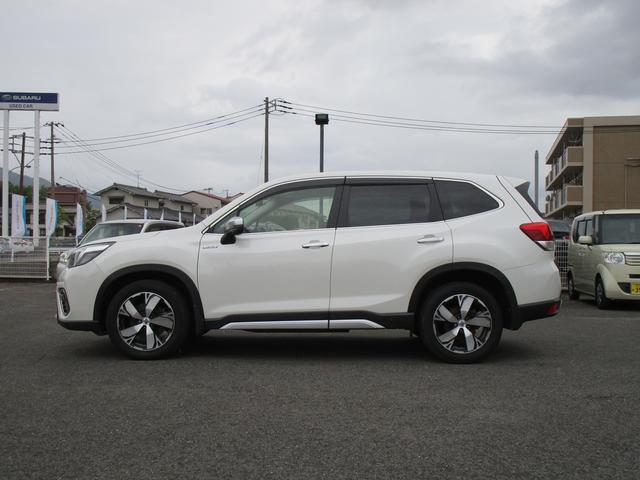 SUBARU認定U-carはスバル車を知り尽くしたスタッフによる徹底的な点検整備済み。車検、法定点検の整備項目はもちろん各機能や付属品、アイサイトのチェックまでディーラーならではの安心をお届けします。