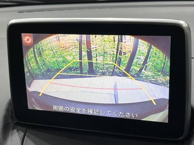 【バックカメラ】駐車時に後方がリアルタイム映像で確認できます。大型商業施設や立体駐車場での駐車時や、夜間のバック時に大活躍！運転スキルに関わらず、今や必須となった装備のひとつです！