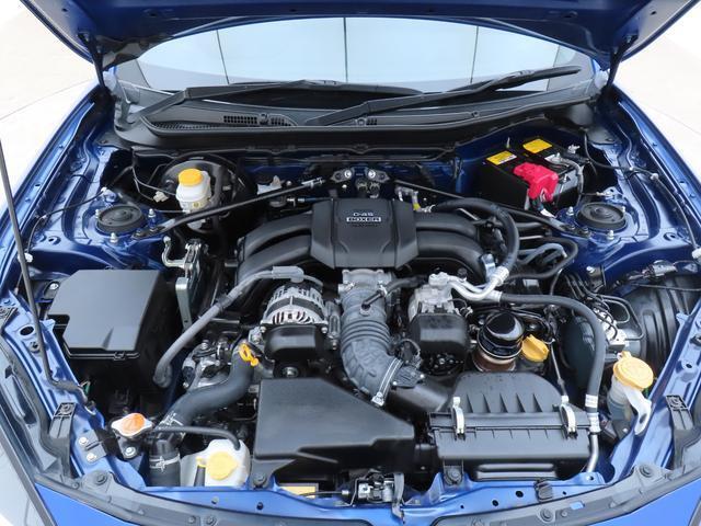 ■スバルと言えば水平対向エンジン。車体の低い位置に搭載されているので、万一の衝突時には、エンジンルームの下へ潜り込み、室内の乗員の被害軽減に貢献致します。