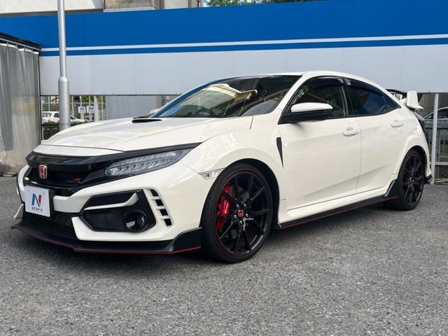 大好評のボディコーティング「弾スプラッシュコート」もご納車までに施工可能。通常のガラスコートと異なる、耐久年数6年の無機質ガラスコーティングが、ボディをキレイな状態に保ってくれます。