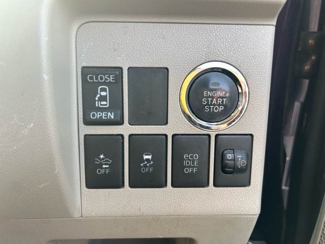 運転席のスイッチ周りになります！