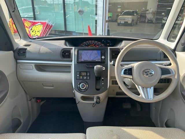 今の軽自動車は室内のスペースを広くとって作られています。このくらいのスペースがあれば運転もノンストレスではないでしょうか♪