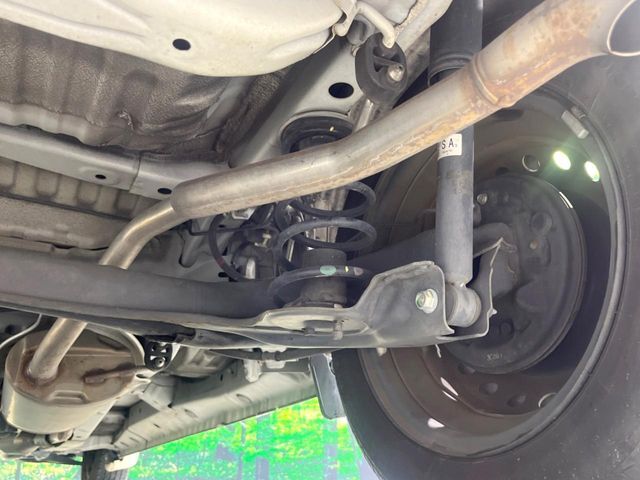 お車を安心してお乗りいただく為には、足回りの定期点検が欠かせません。サービスサポート（有償保証）では無料点検もご提供しており、安心のカーライフをお過ごしいただけるサポート体制が整っています。